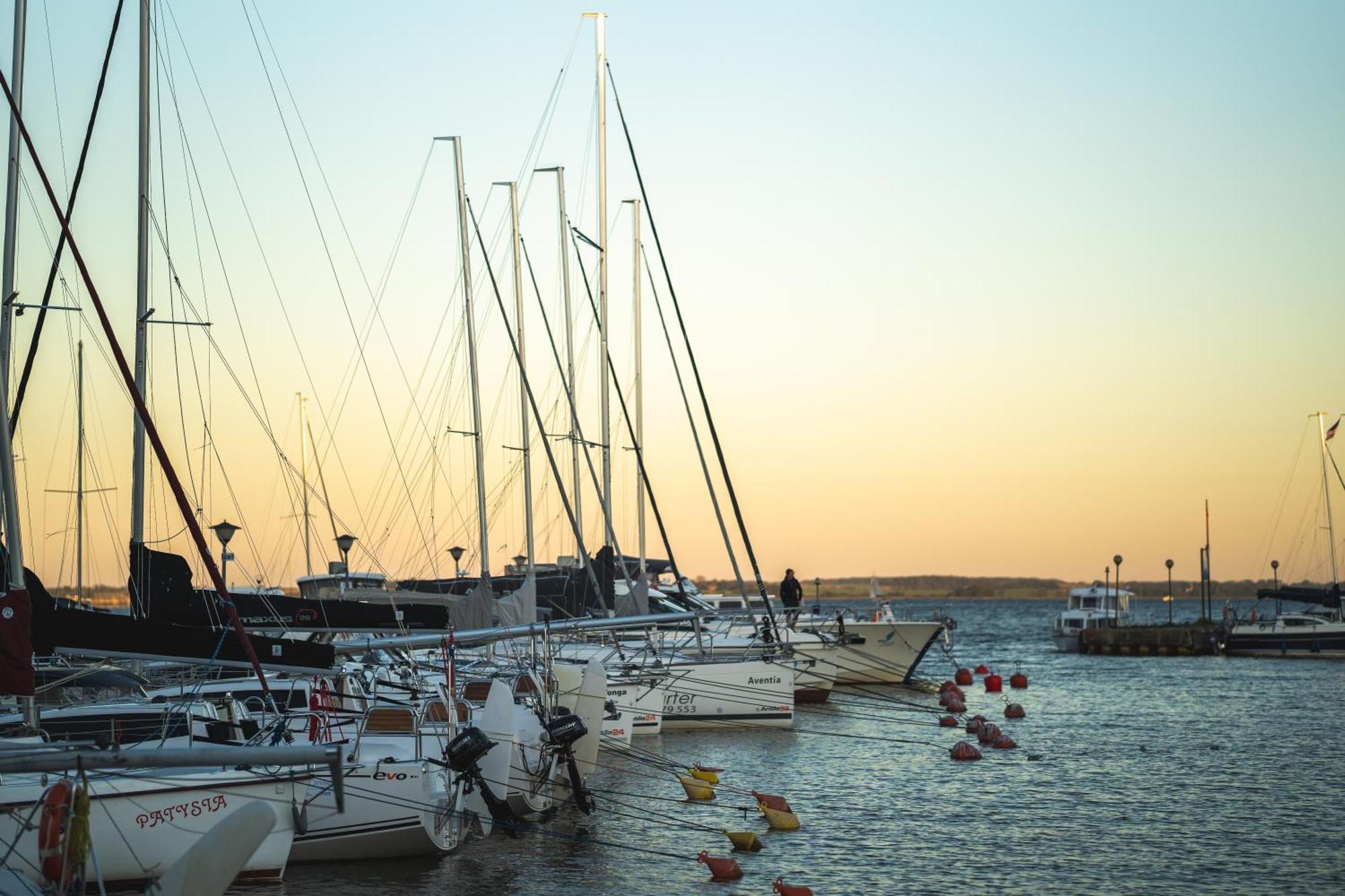 Yacht Apartments ビルカシ エクステリア 写真